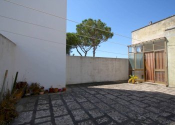Cortile interno - Casa indipendente via Giacomo Leopardi, Parabita - foto 29