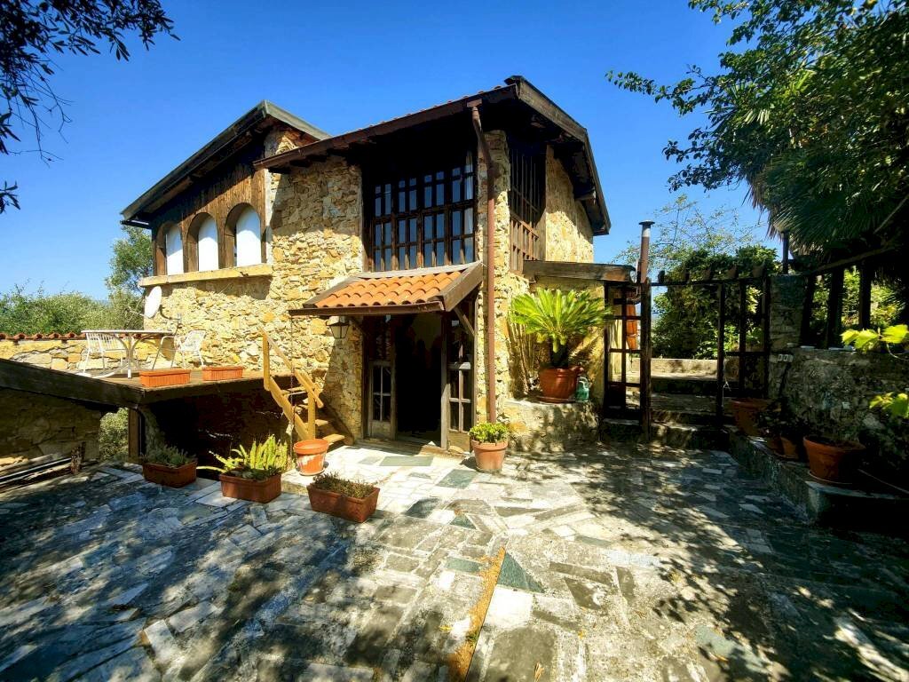 Facciata - Villa strada Maciurina, Vallebona - foto 1