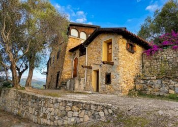 Facciata - Villa strada Maciurina, Vallebona - foto 5