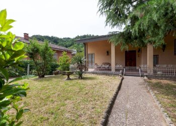 Giardino - Villa strada Bardassano, 24, Castiglione Torinese - foto 1