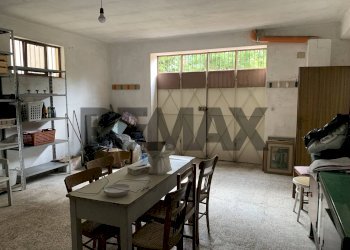 Sala da pranzo - Trilocale Via dei Patrioti Nicastresi 1848
 
7, Lamezia Terme - foto 8