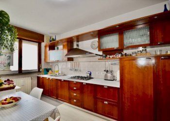 Cucina - Trilocale via Valle Gavarnia, Scanzorosciate - foto 9