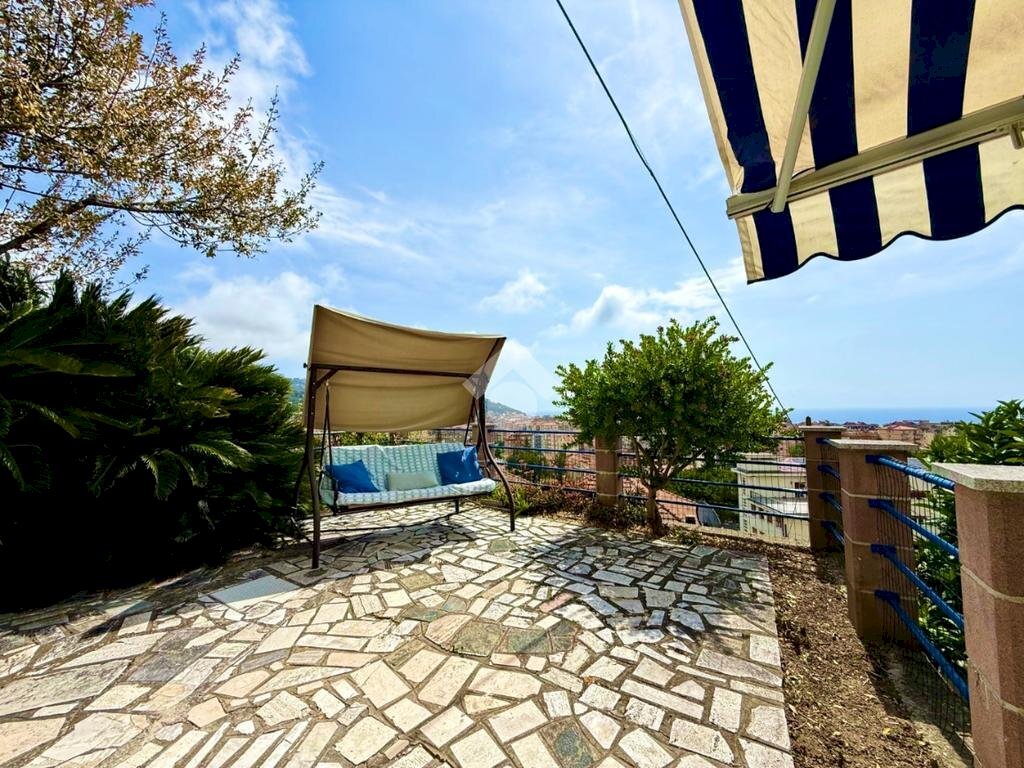 Three-room apartment Via Delle Ginestre, Andora - photo 1