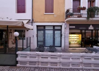 Esterno 2 - Commercial Premises Via Orazio Marinali 33, Bassano del Grappa - photo 10