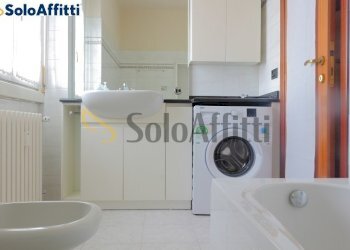 bagno con lavatrice - Three-room apartment Via Cadore 10, Desio - photo 14