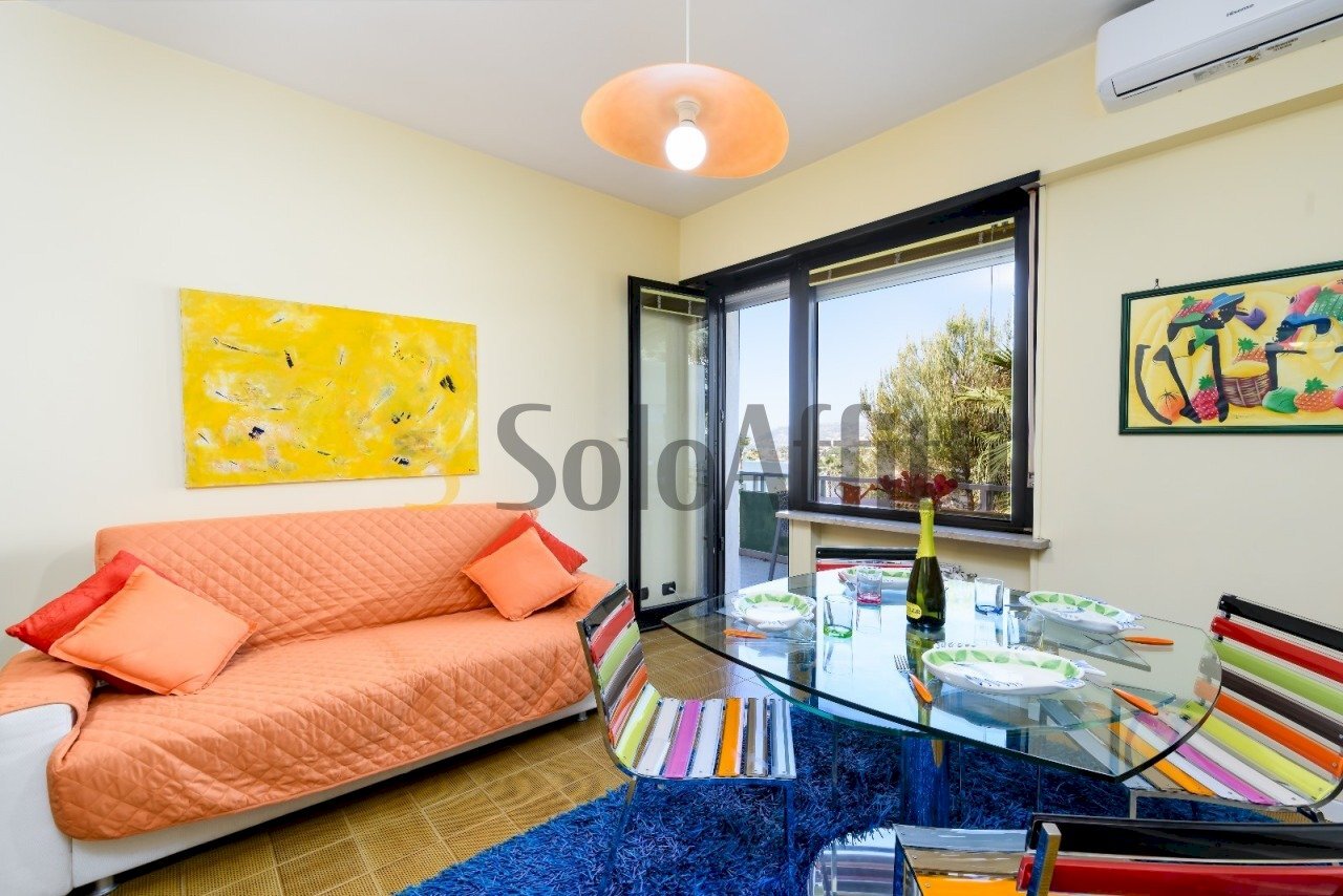 Soggiorno e angolo cottura - Three-room apartment Sanremo - photo 2