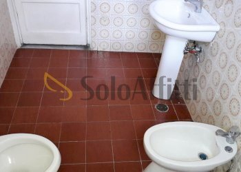 bagno 2.jpg - Office Via Napoli a Piscinola, Napoli (neighborhood Piscinola) - photo 5
