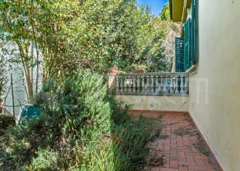giardino piano rialzato e terrazza - Villa Via Parrana San Martino, Collesalvetti - photo 23