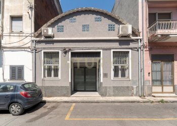 Deposito Misterbianco (1a) - Laboratorio Via delle Terme 31, Misterbianco - foto 1