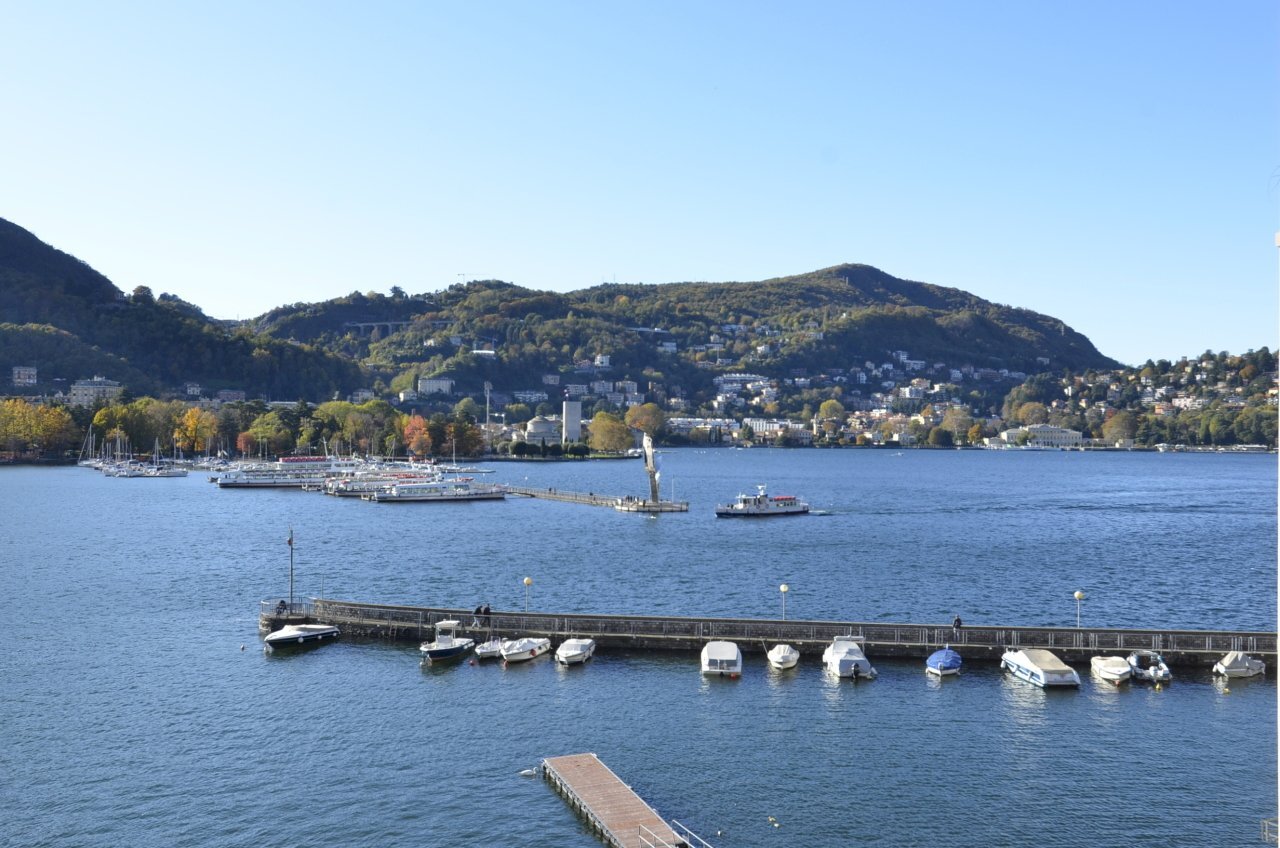 Vista lago - Three-room apartment Piazza De Orchi 1, Como - photo 1