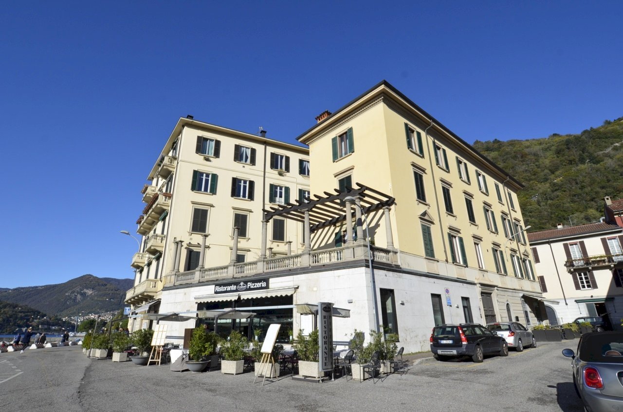 Esterni contesto condominiale - Three-room apartment Piazza De Orchi 1, Como - photo 2