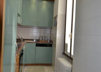 Cucina - Three-room apartment Piazza De Orchi 1, Como - photo 9