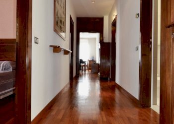 Corridoio - Three-room apartment Piazza De Orchi 1, Como - photo 12