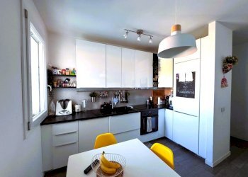 Soggiorno con cucina a vista - Trilocale Via Noto 10A, Milano (zona Vigentino) - foto 5