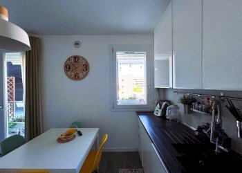 Soggiorno con cucina a vista - Trilocale Via Noto 10A, Milano (zona Vigentino) - foto 7