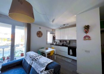 Soggiorno con cucina a vista - Trilocale Via Noto 10A, Milano (zona Vigentino) - foto 10