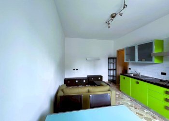 Soggiorno con cucina a vista - Bilocale Piazza Piccoli Martiri 7, Milano (zona Gorla) - foto 4