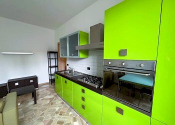 Soggiorno con cucina a vista - Bilocale Piazza Piccoli Martiri 7, Milano (zona Gorla) - foto 6