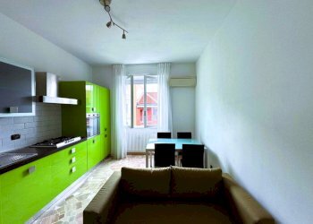 Soggiorno con cucina a vista - Bilocale Piazza Piccoli Martiri 7, Milano (zona Gorla) - foto 7