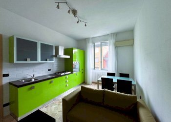 Soggiorno con cucina a vista - Bilocale Piazza Piccoli Martiri 7, Milano (zona Gorla) - foto 8