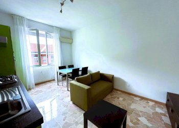 Soggiorno con cucina a vista - Bilocale Piazza Piccoli Martiri 7, Milano (zona Gorla) - foto 10