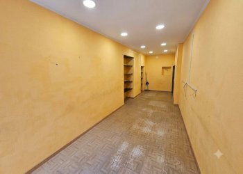 LOCALE (4) - Commercial Premises Via A. Gavino 84 rosso, Campomorone - photo 1