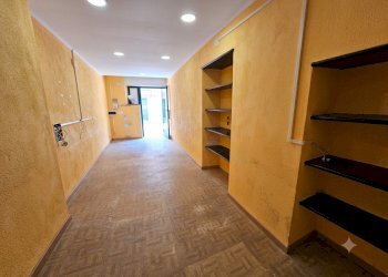 LOCALE (1) - Commercial Premises Via A. Gavino 84 rosso, Campomorone - photo 2