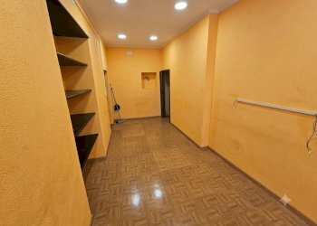 LOCALE (2) - Commercial Premises Via A. Gavino 84 rosso, Campomorone - photo 3