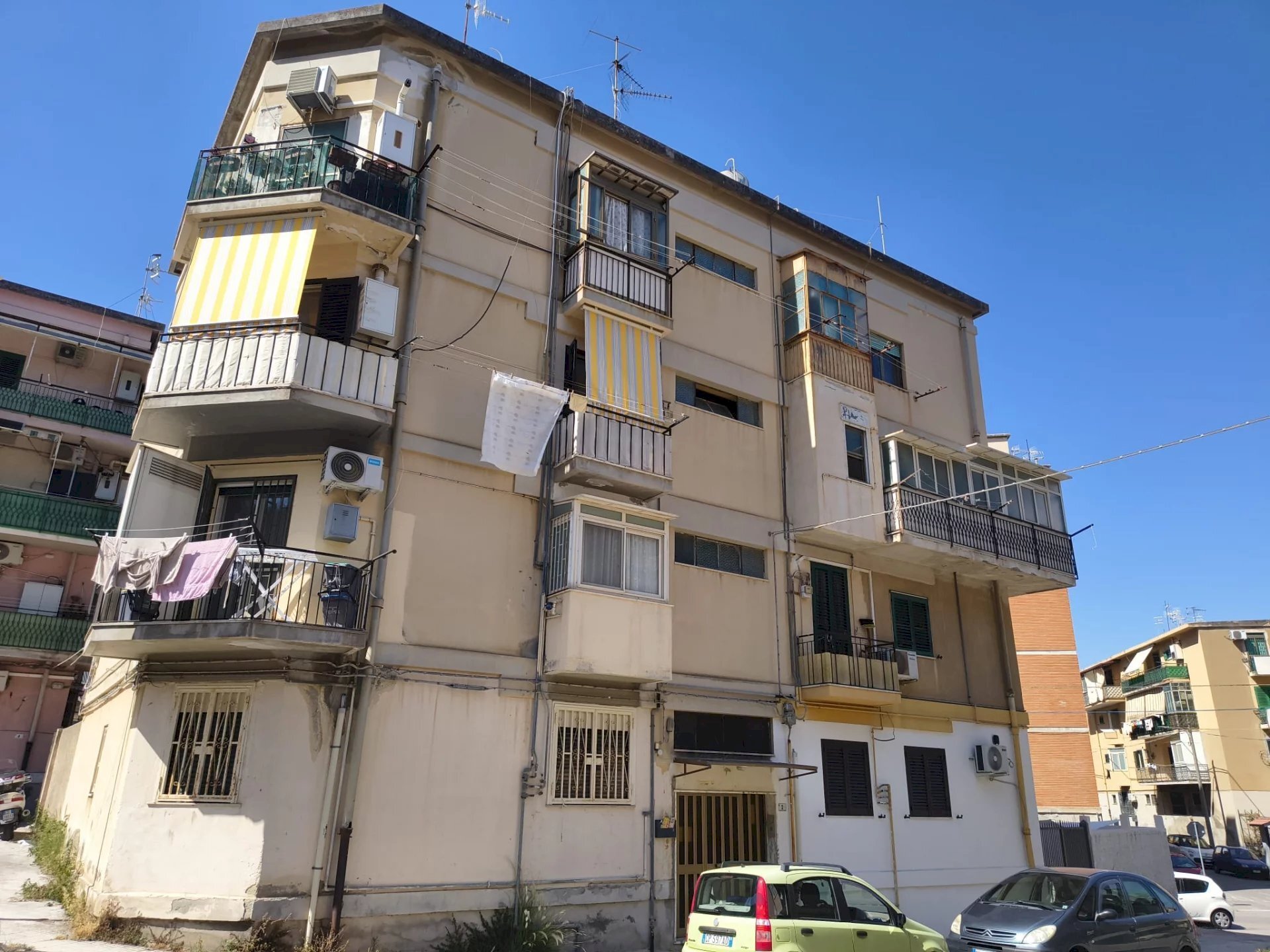 Three-room apartment Via Gioacchino Chinigò, Messina - photo 1