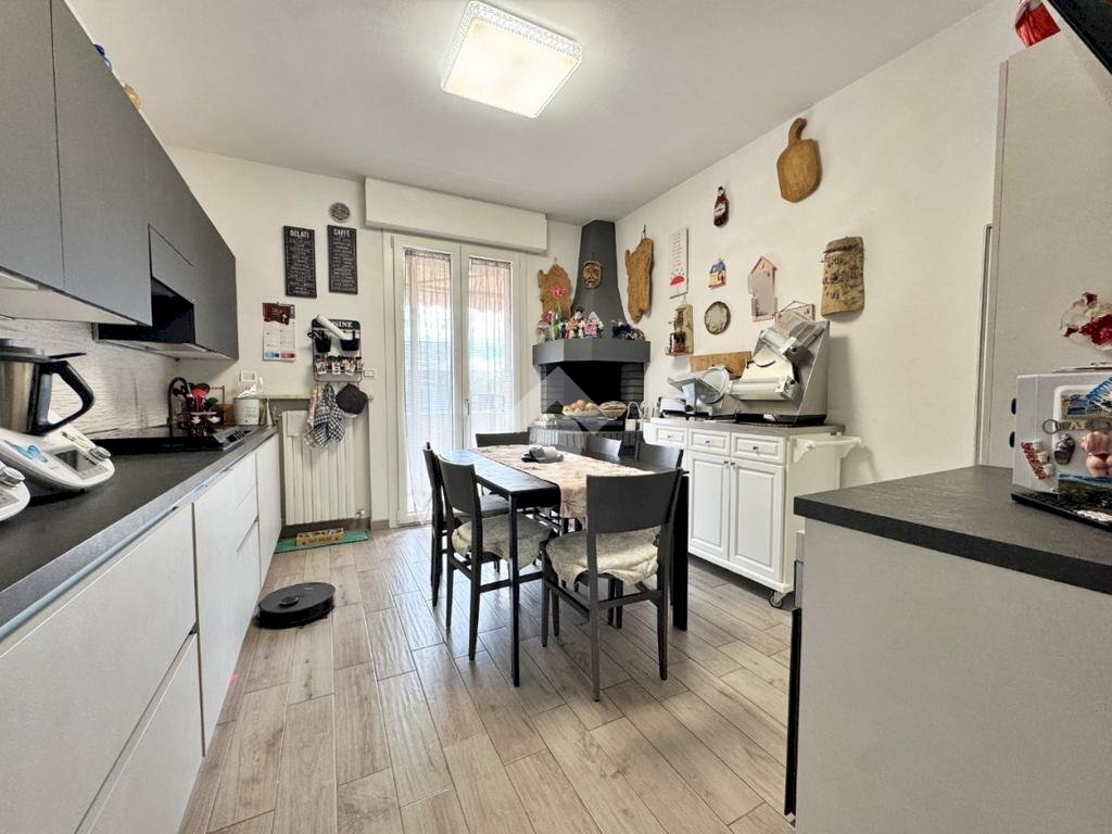 Four-room apartment Via Zambonini, Montelabbate - photo 3