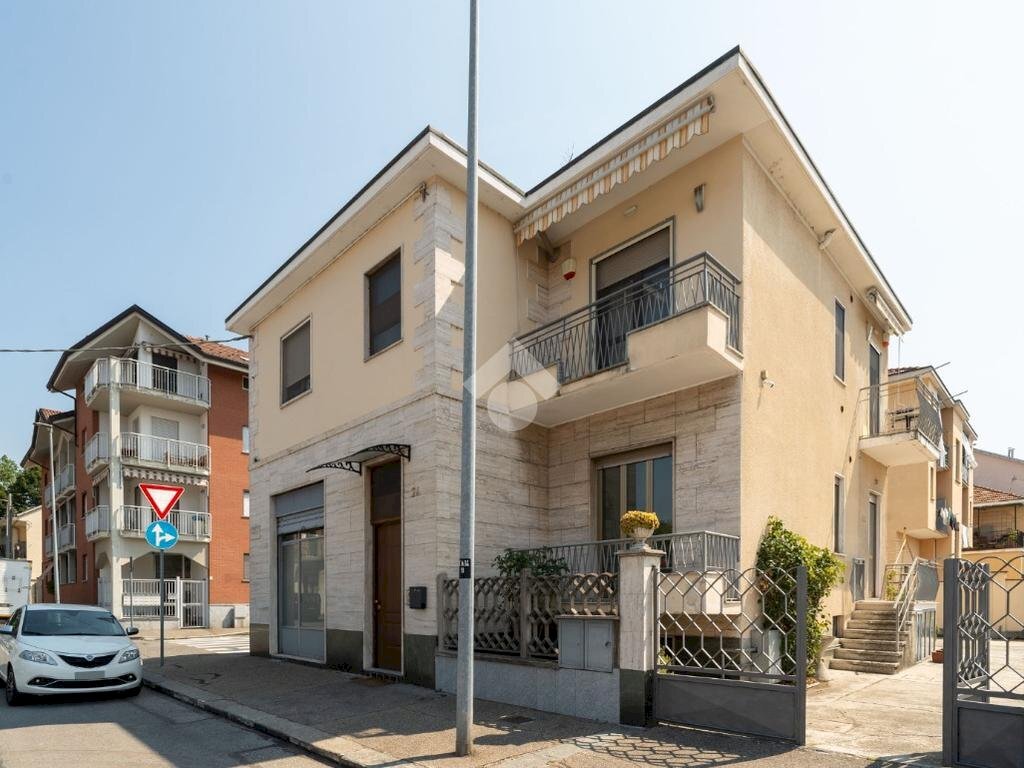 Four-room apartment Via Adige, Torino (neighborhood Falchera) - photo 1