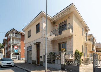 Four-room apartment Via Adige, Torino (neighborhood Falchera) - photo 1