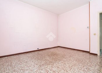 Four-room apartment Via Adige, Torino (neighborhood Falchera) - photo 8