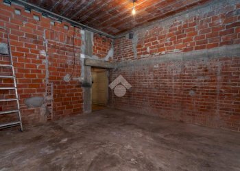 Four-room apartment Via Adige, Torino (neighborhood Falchera) - photo 31
