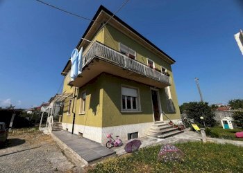 Four-room apartment Via spinetta 6, Cuneo - photo 2
