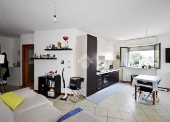 Two-room apartment Via circonvallazione, Ivrea - photo 1