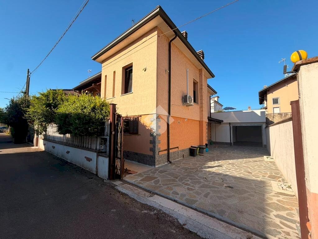 Villa Via Pastrengo, Mortara - foto 1