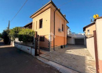 Villa Via Pastrengo, Mortara - foto 1