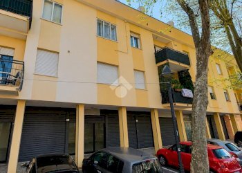 Three-room apartment Piazza Decio Raggi, Rimini - photo 1