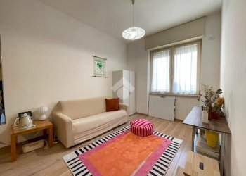 Three-room apartment Via Lario, Milano (neighborhood Isola) - photo 1