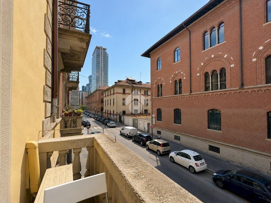 Two-room apartment Via Giulio Tarra, Milano (neighborhood Centrale) - photo 2