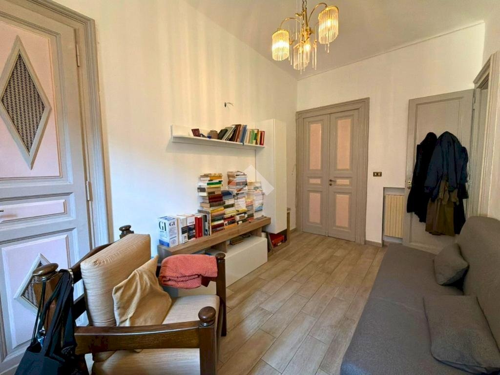 Three-room apartment Via Cibrario, Torino (neighborhood San Donato) - photo 2