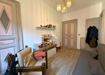 Three-room apartment Via Cibrario, Torino (neighborhood San Donato) - photo 2