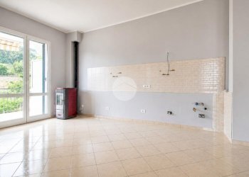 Trilocale Str. Montegrazie, Imperia - foto 4