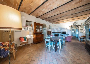 Sala da pranzo - Casa indipendente VIA MONTE TREBBIO
 
18, Dovadola - foto 15