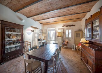 Sala da pranzo - Casa indipendente VIA MONTE TREBBIO
 
18, Dovadola - foto 16