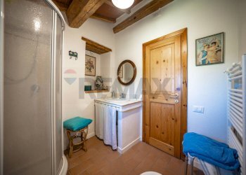Hall / corridoio - Casa indipendente VIA MONTE TREBBIO
 
18, Dovadola - foto 38