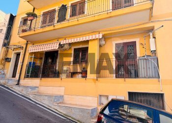 Edificio all\'aperto - Quadrilocale Via Gian Battista Vico
 
21, Siracusa - foto 1