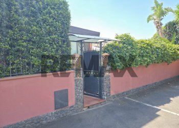 Casa all\'aperto - Four-room apartment via giacomo matteotti
 
47, Aci Sant'Antonio - photo 1