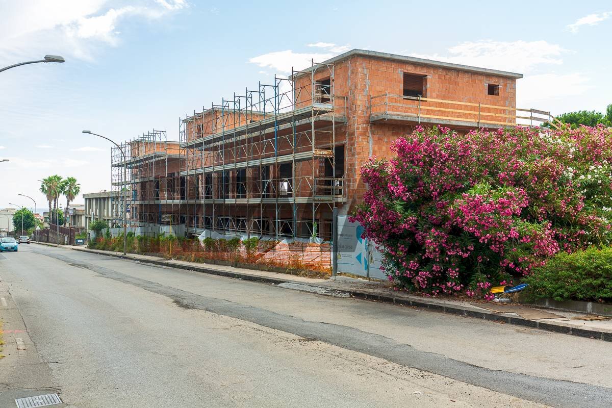 Edificio all\'aperto - Commercial Premises Corso Europa
10, Giarre - photo 2